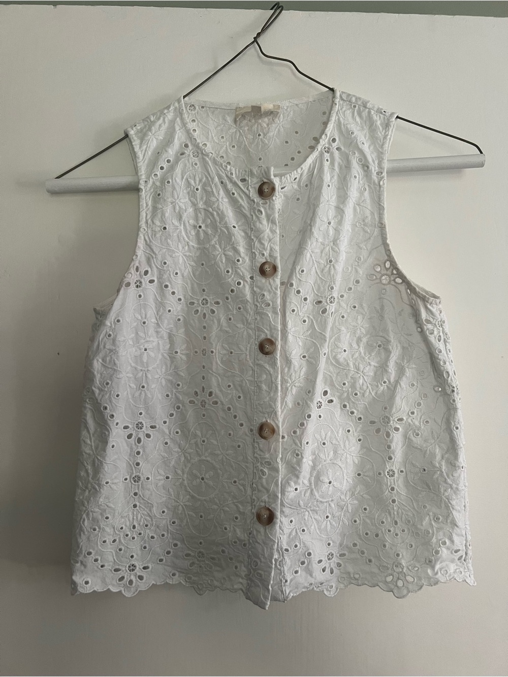 Sézane White Eyelet Button-Front Sleeveless Blouse